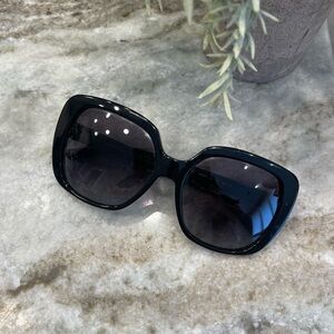 Tory Burch sunglasses- like new!